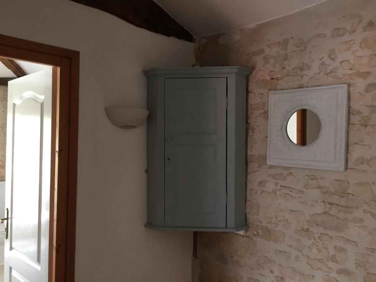 Le Gite Au Coin Des Abeilles La Caillère Esterno foto